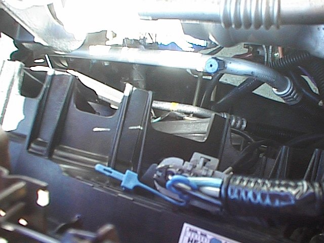 Picture 050 - Engine - Front - Fan Connector